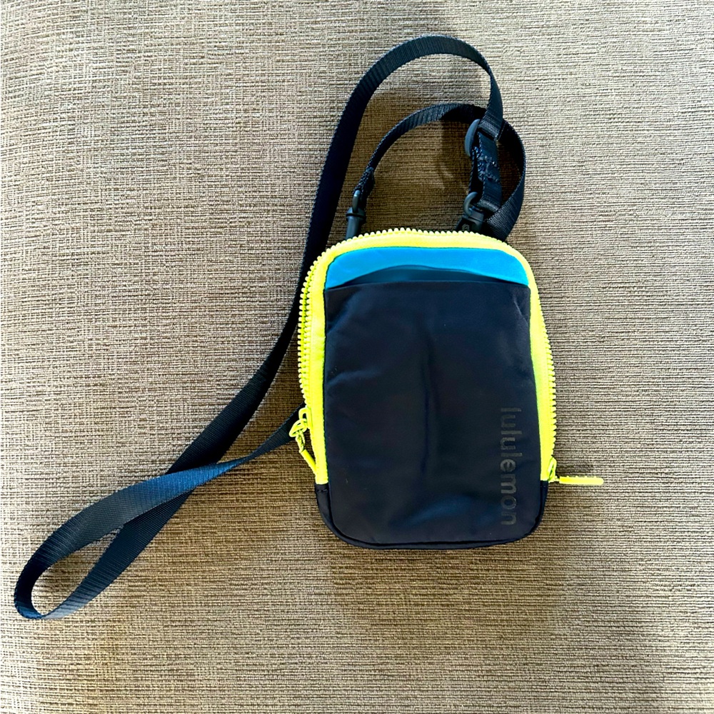 Lululemon Crossbody Bag with detachable straps